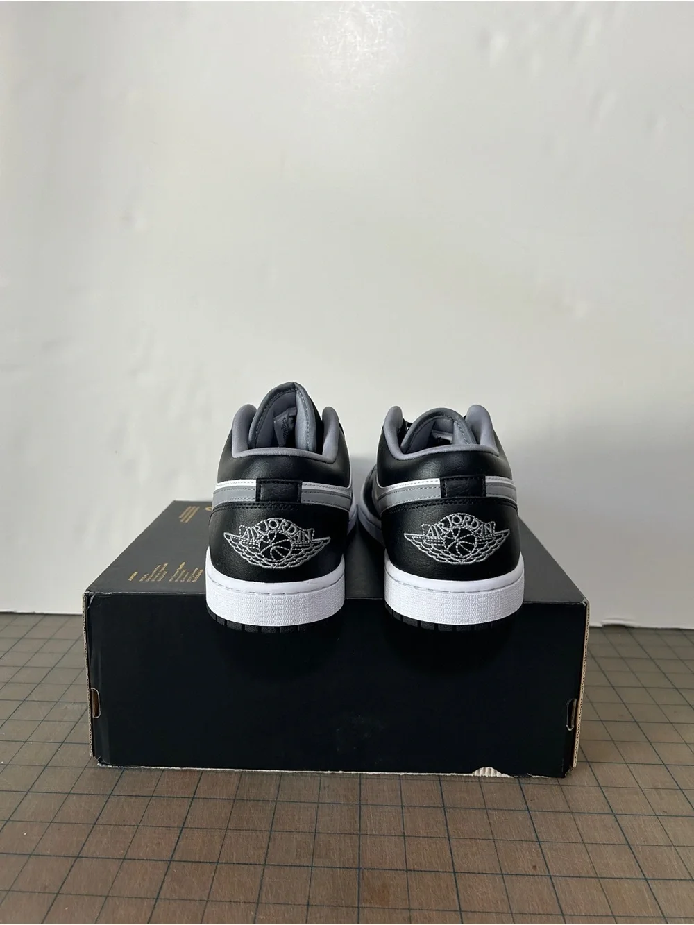 Air Jordan 1 Low ‘Black Medium Grey’